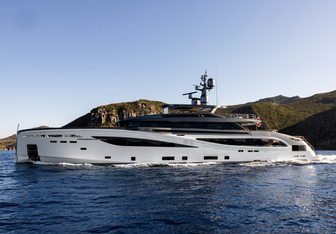 Bel1 Yacht Charter in Santorini
