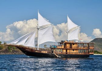 Oracle Yacht Charter in South East Asia