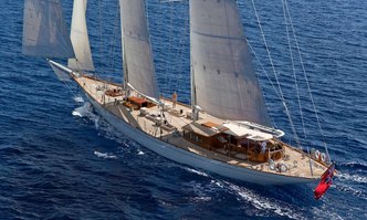 Gweilo yacht charter Mengi Yay Sail Yacht